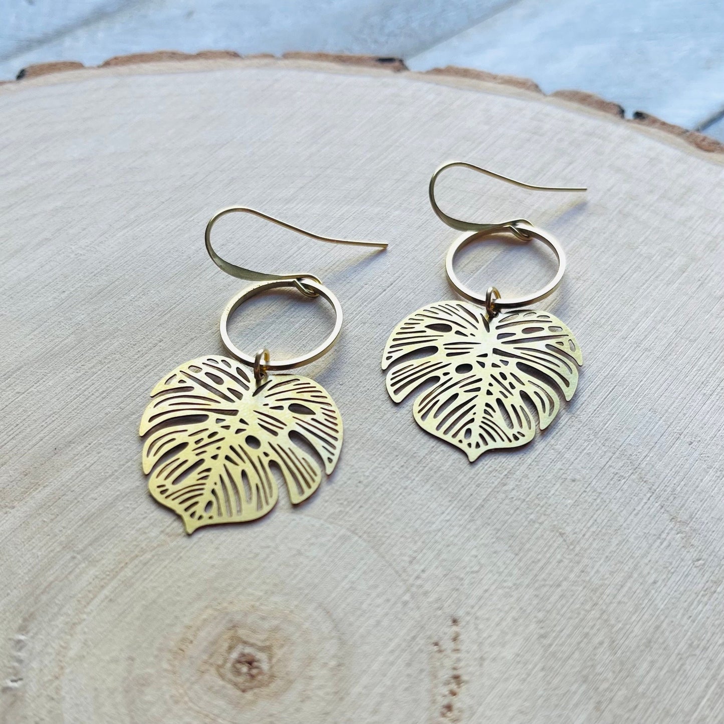 Monstera Earrings, Tropical Plant Earrings, Vacation Jewelry, Brass Dangle Earrings, Anniversary Gift Wife, Bridesmaid Jewelry