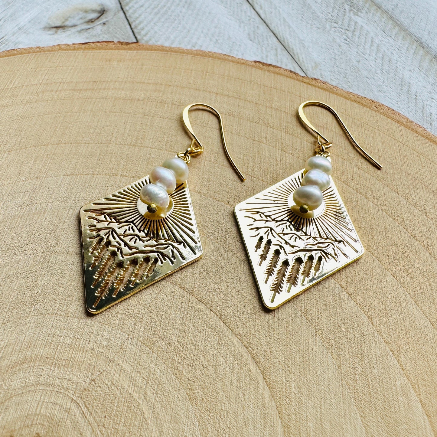 Freshwater Pearl Mountain Earrings