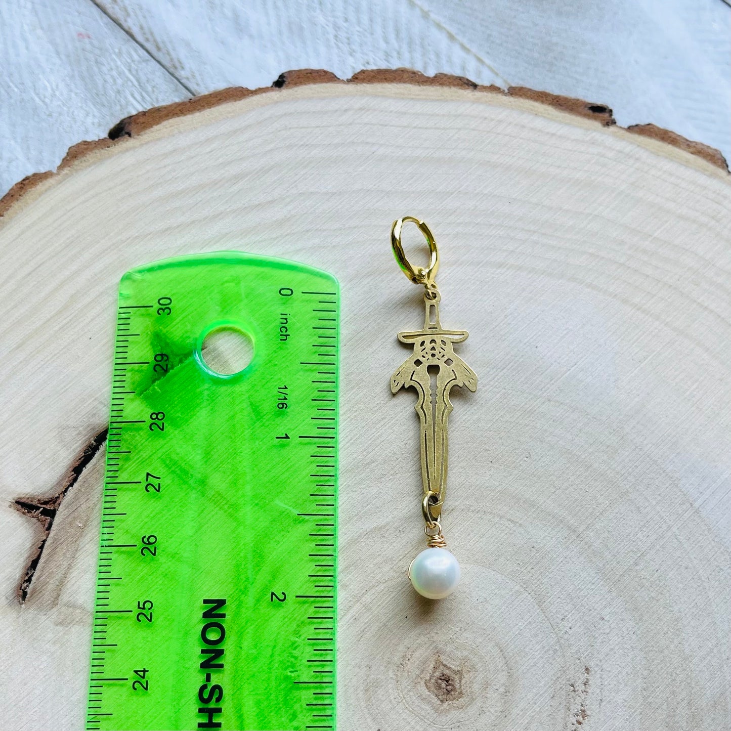 Single Dagger Pearl Earring