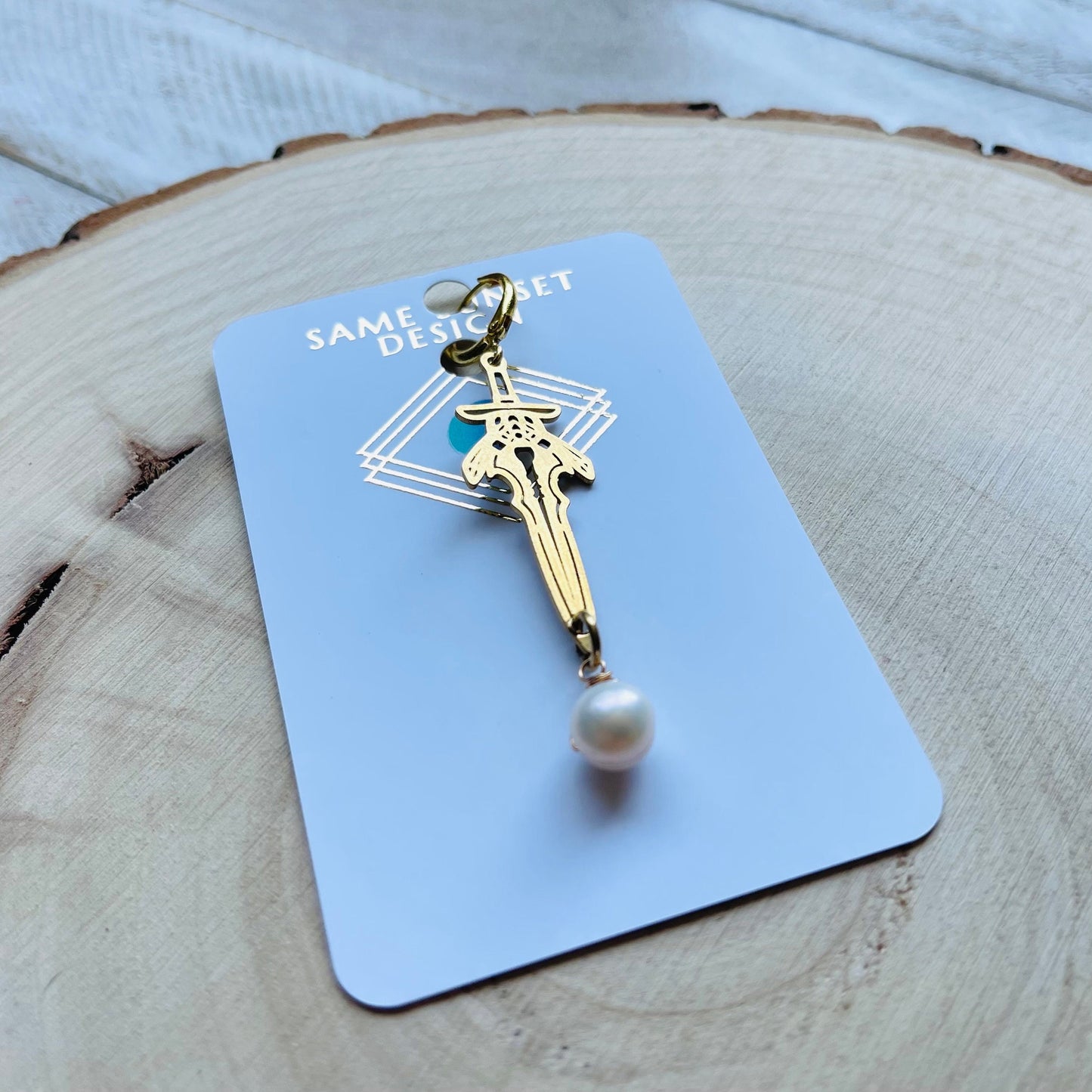 Single Dagger Pearl Earring