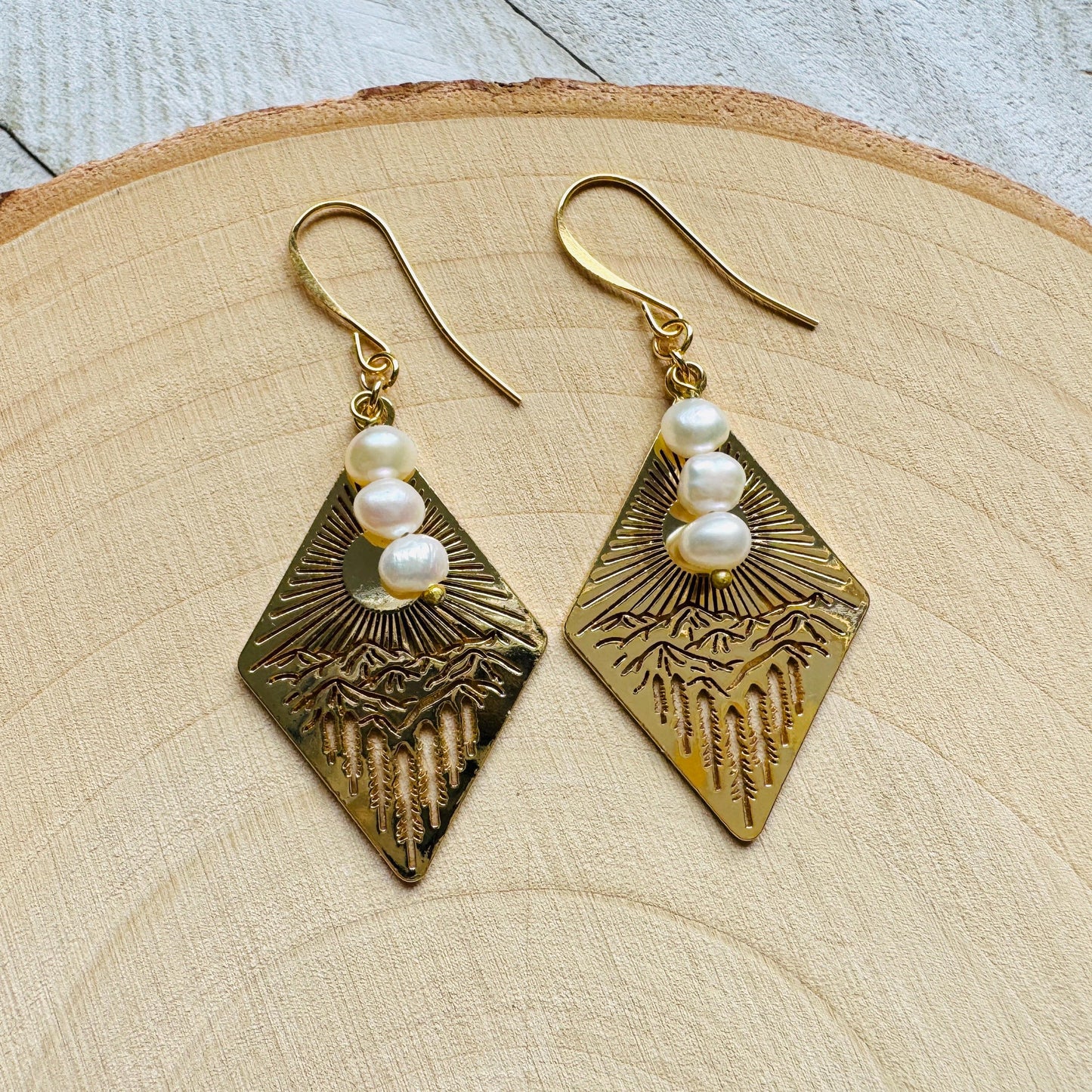 Freshwater Pearl Mountain Earrings