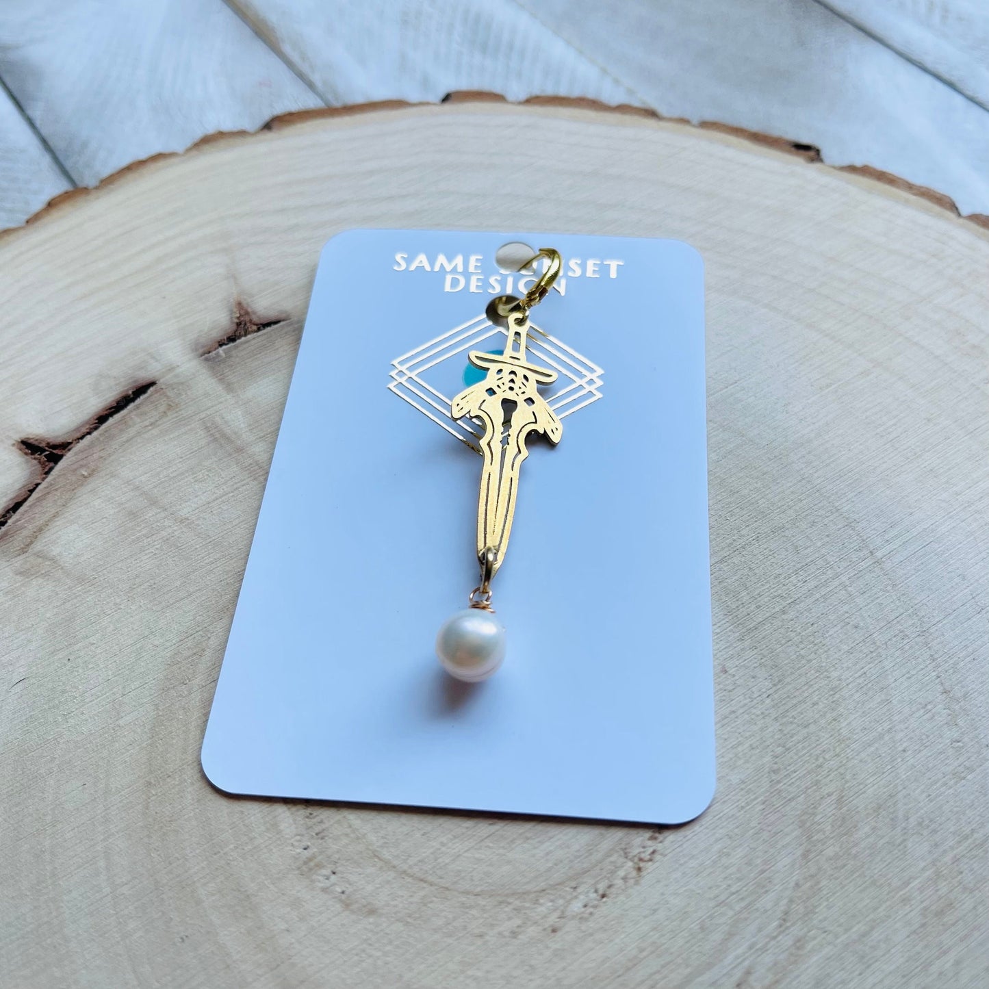 Single Dagger Pearl Earring