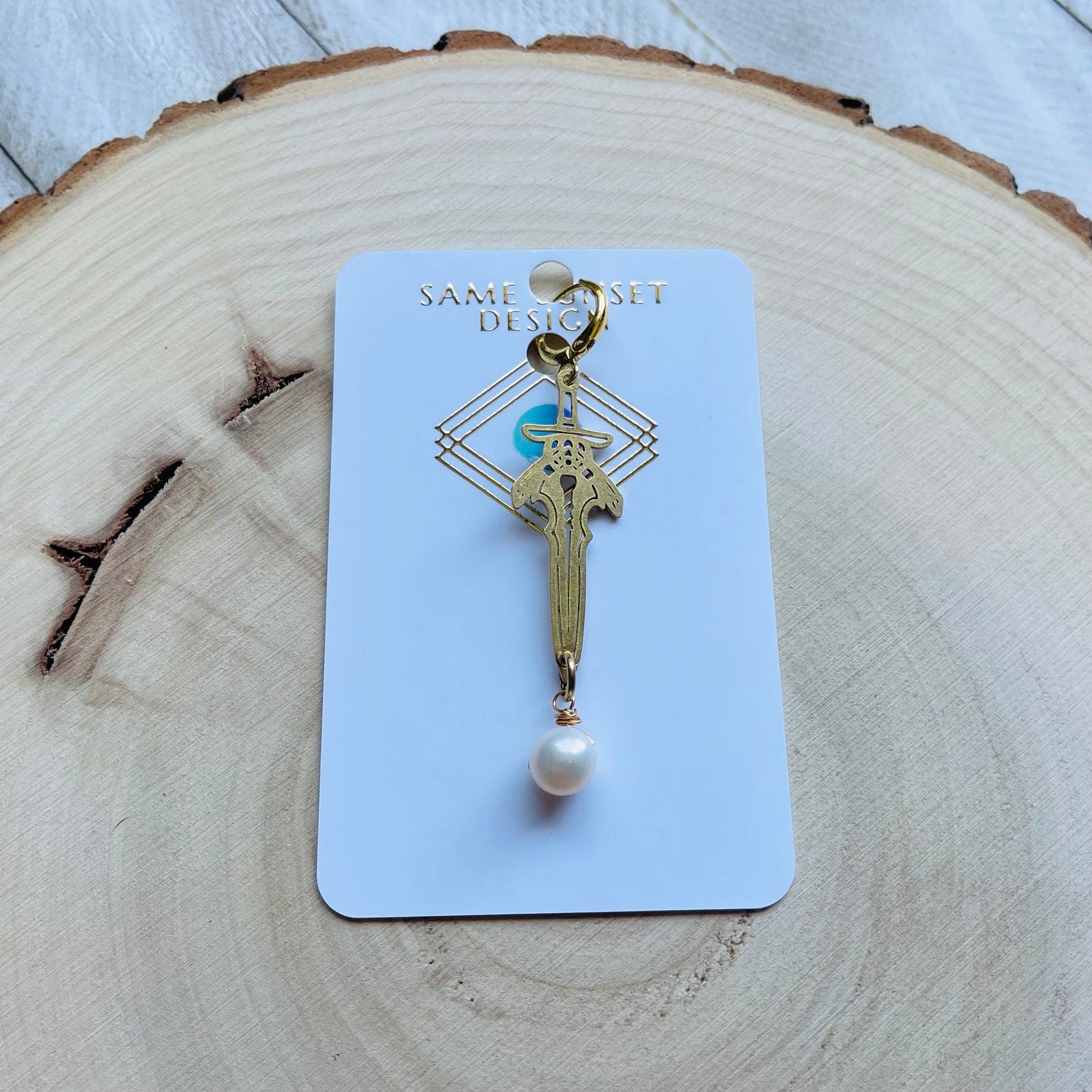 Single Dagger Pearl Earring