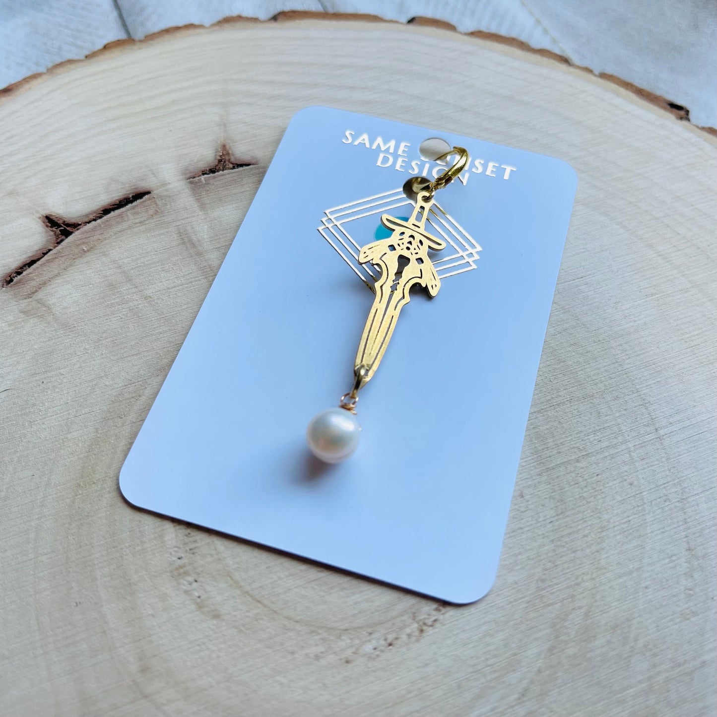 Single Dagger Pearl Earring
