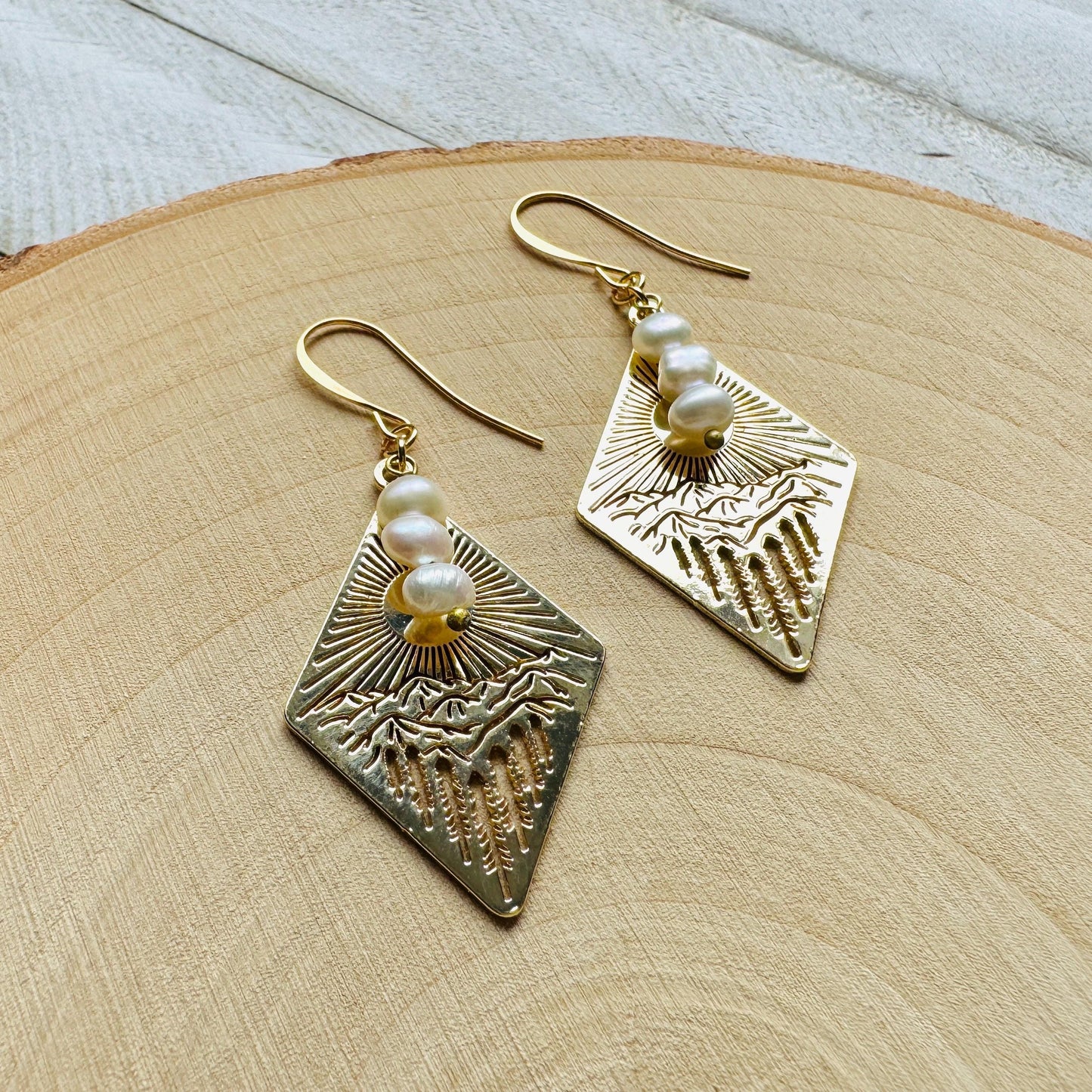 Freshwater Pearl Mountain Earrings