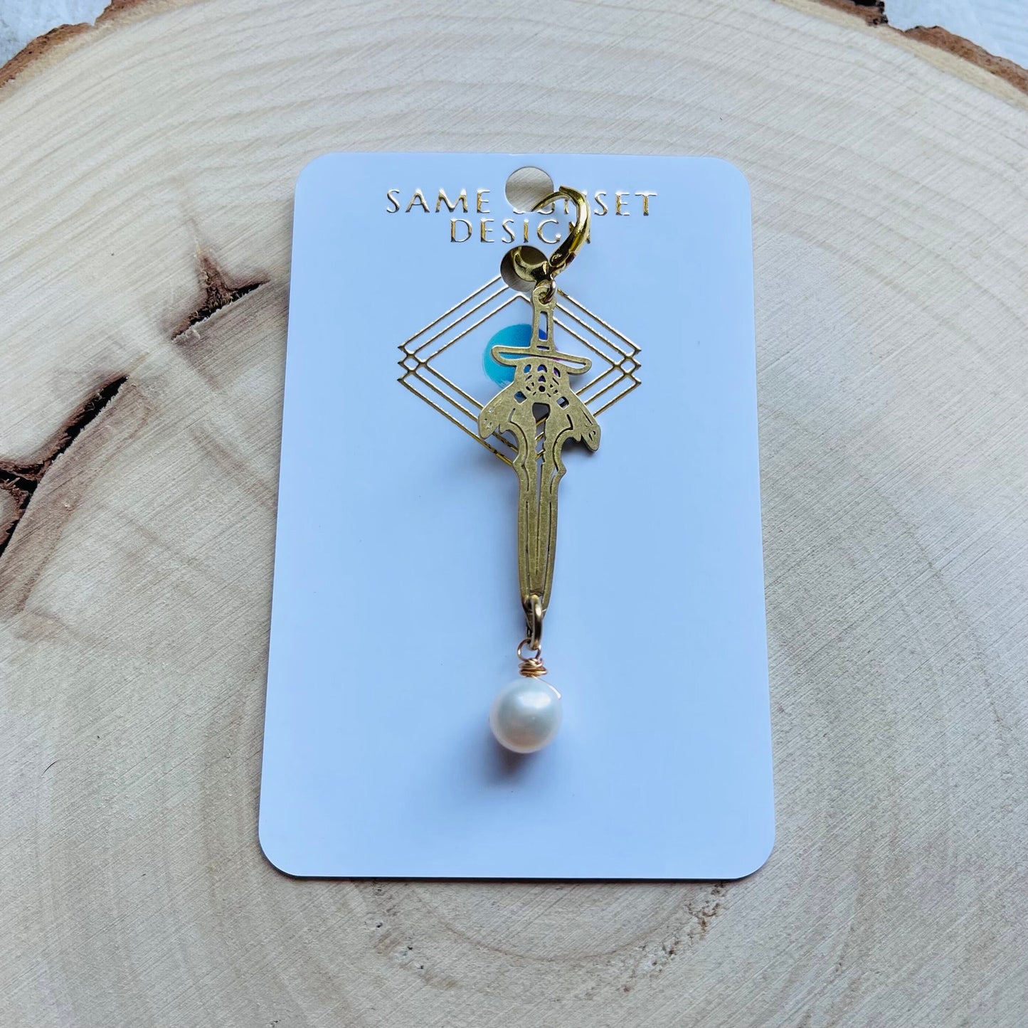 Single Dagger Pearl Earring
