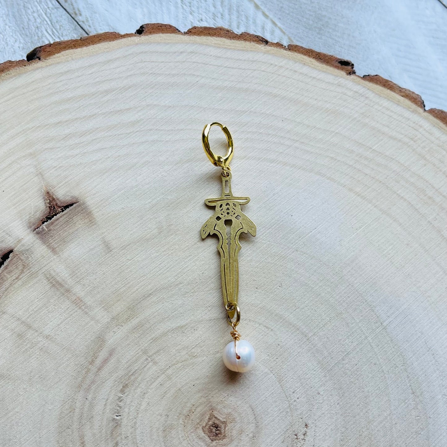 Single Dagger Pearl Earring