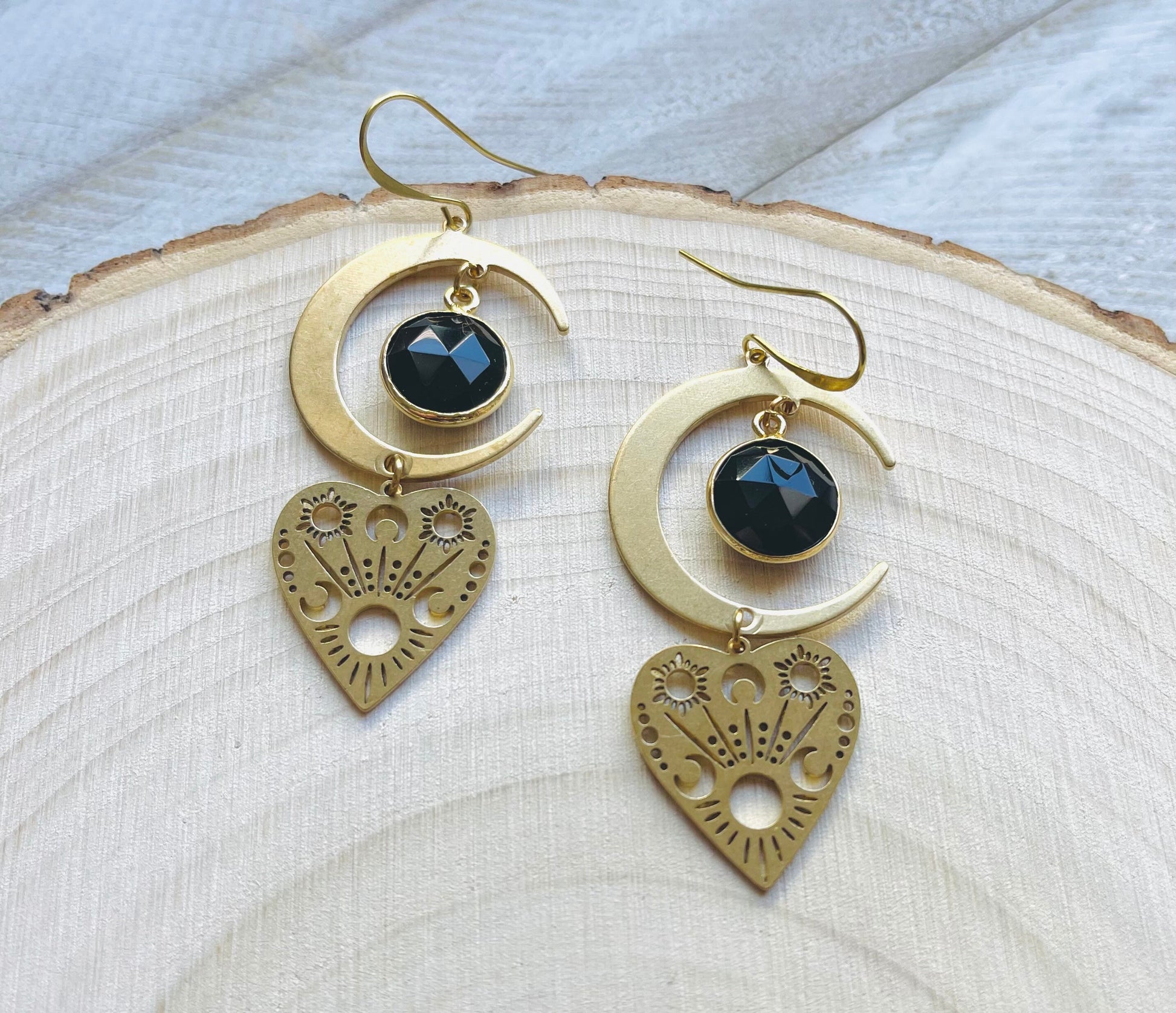 Chalcedony Earrings, Goth Heart Earrings, Trendy Jewelry for Teens, Witchy Jewelry for Women, Celestial Jewelry Witchy, Witchy Earrings