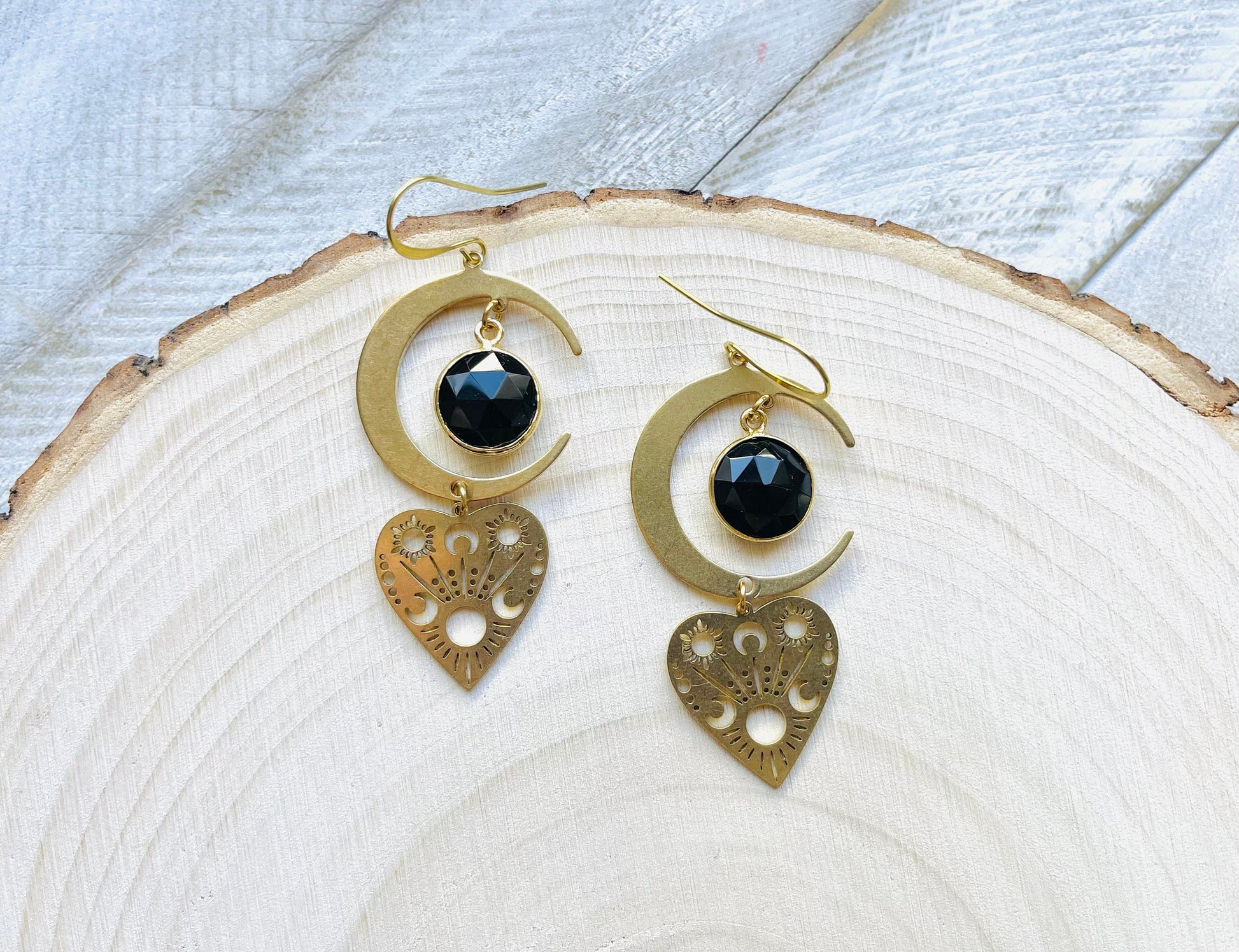 Chalcedony Earrings, Goth Heart Earrings, Trendy Jewelry for Teens, Witchy Jewelry for Women, Celestial Jewelry Witchy, Witchy Earrings
