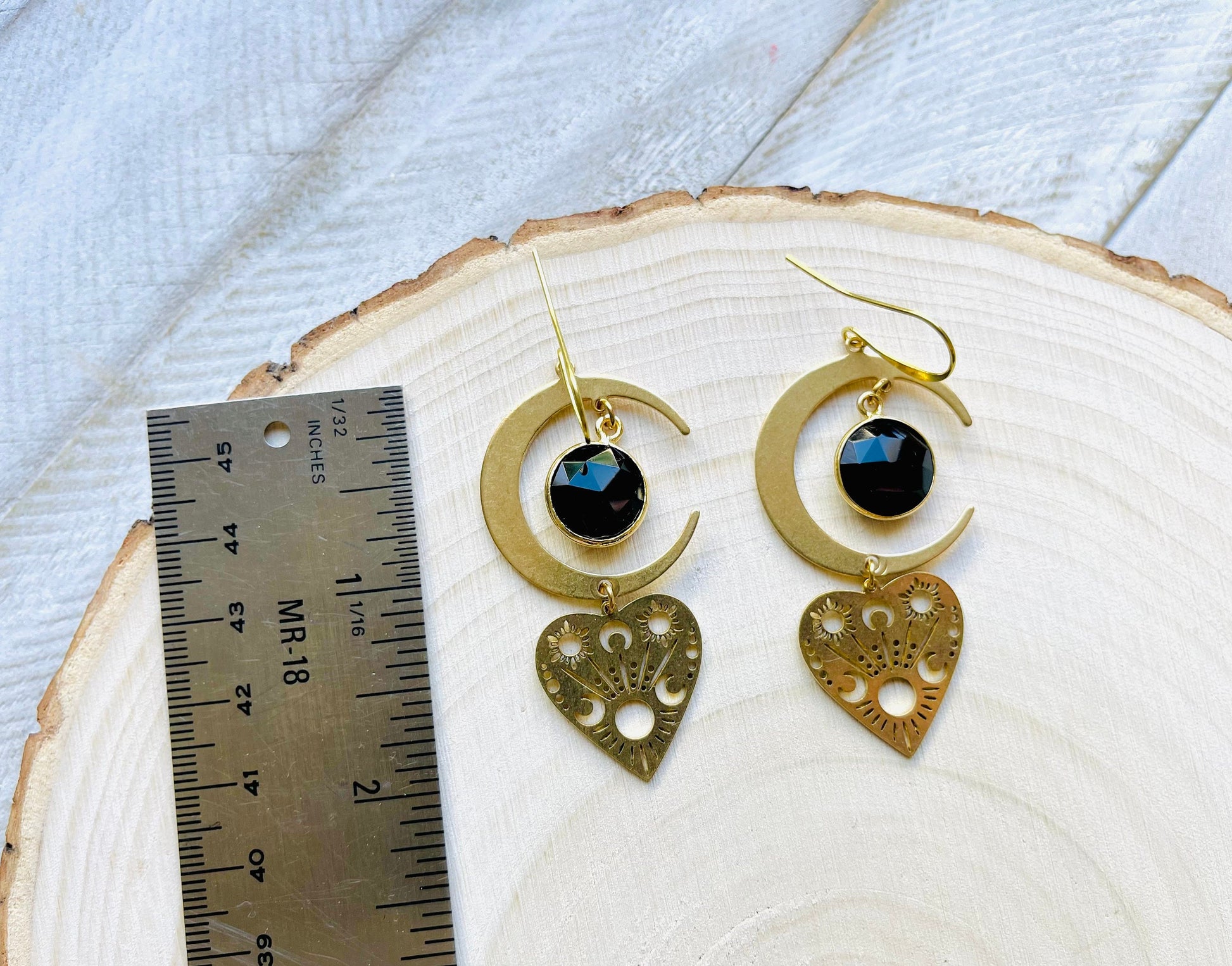 Chalcedony Earrings, Goth Heart Earrings, Trendy Jewelry for Teens, Witchy Jewelry for Women, Celestial Jewelry Witchy, Witchy Earrings