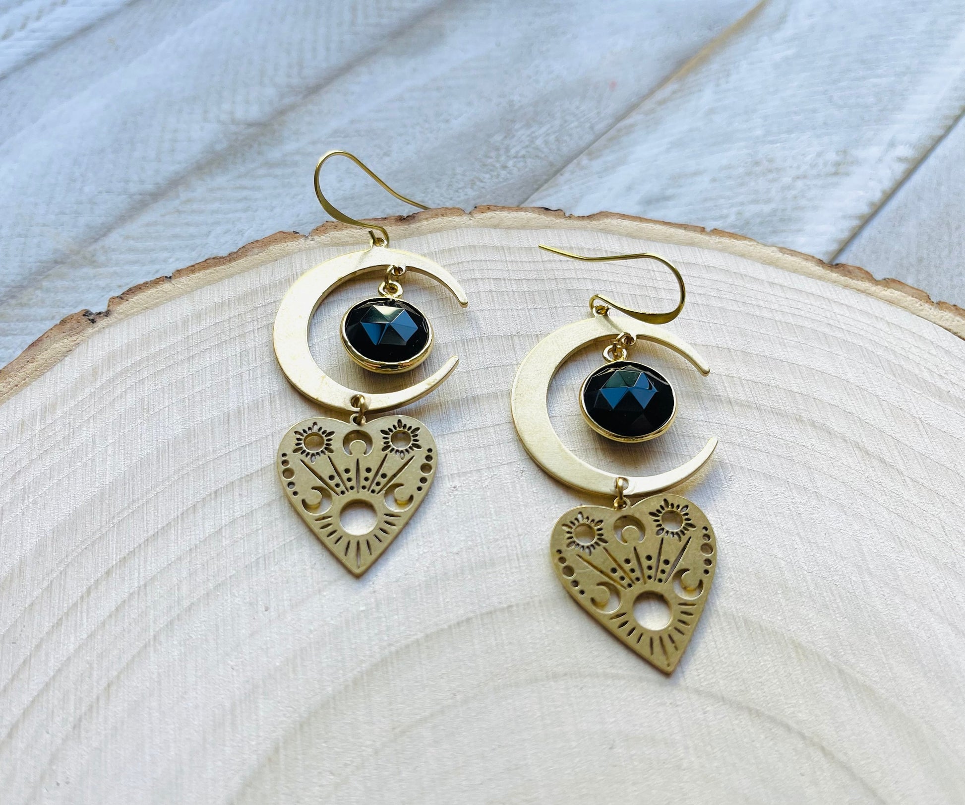 Chalcedony Earrings, Goth Heart Earrings, Trendy Jewelry for Teens, Witchy Jewelry for Women, Celestial Jewelry Witchy, Witchy Earrings