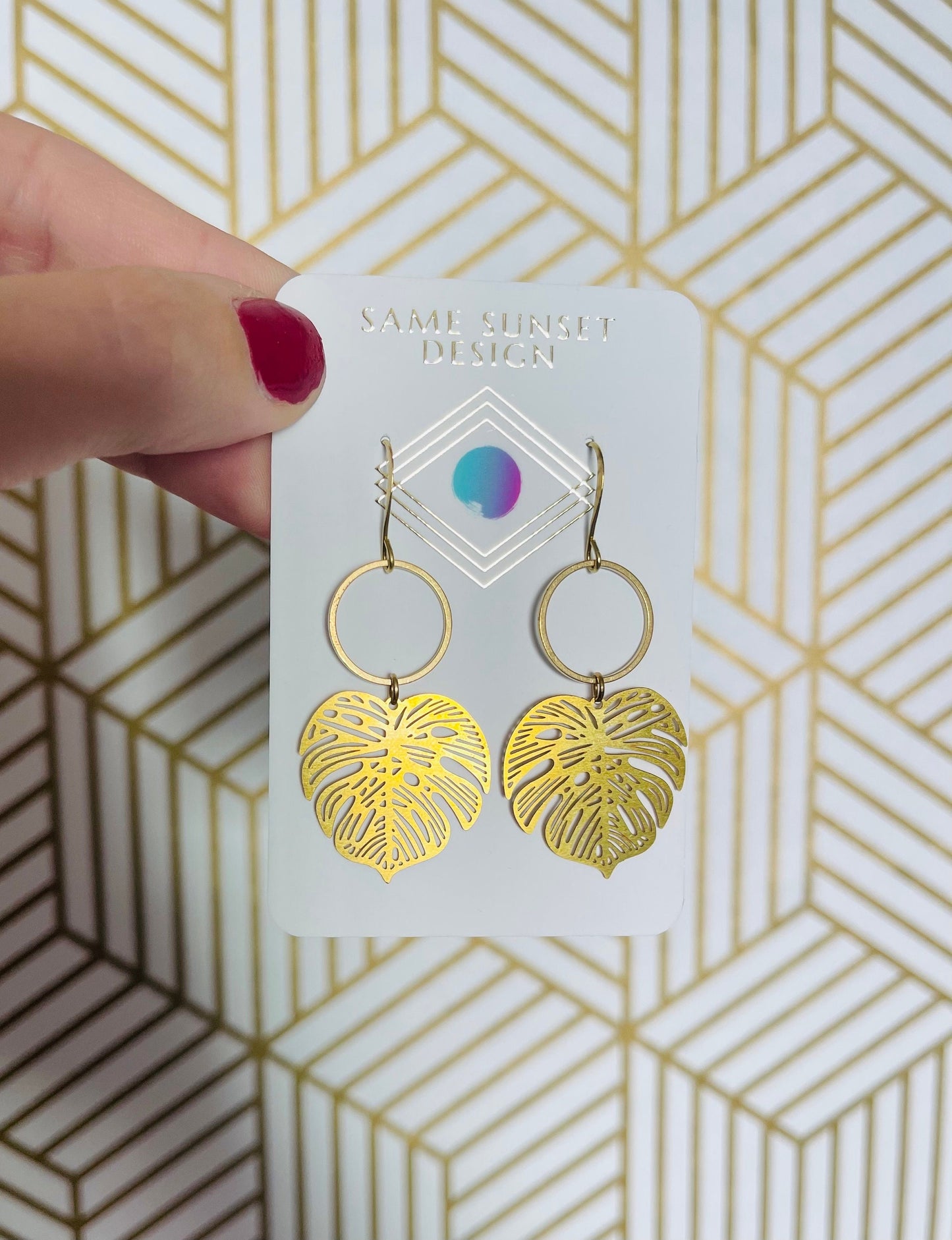 Monstera Earrings, Tropical Plant Earrings, Vacation Jewelry, Brass Dangle Earrings, Anniversary Gift Wife, Bridesmaid Jewelry