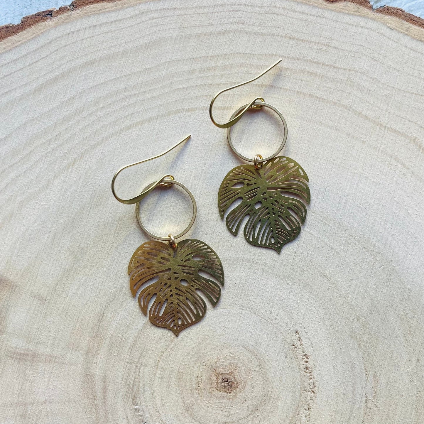 Monstera Earrings, Tropical Plant Earrings, Vacation Jewelry, Brass Dangle Earrings, Anniversary Gift Wife, Bridesmaid Jewelry