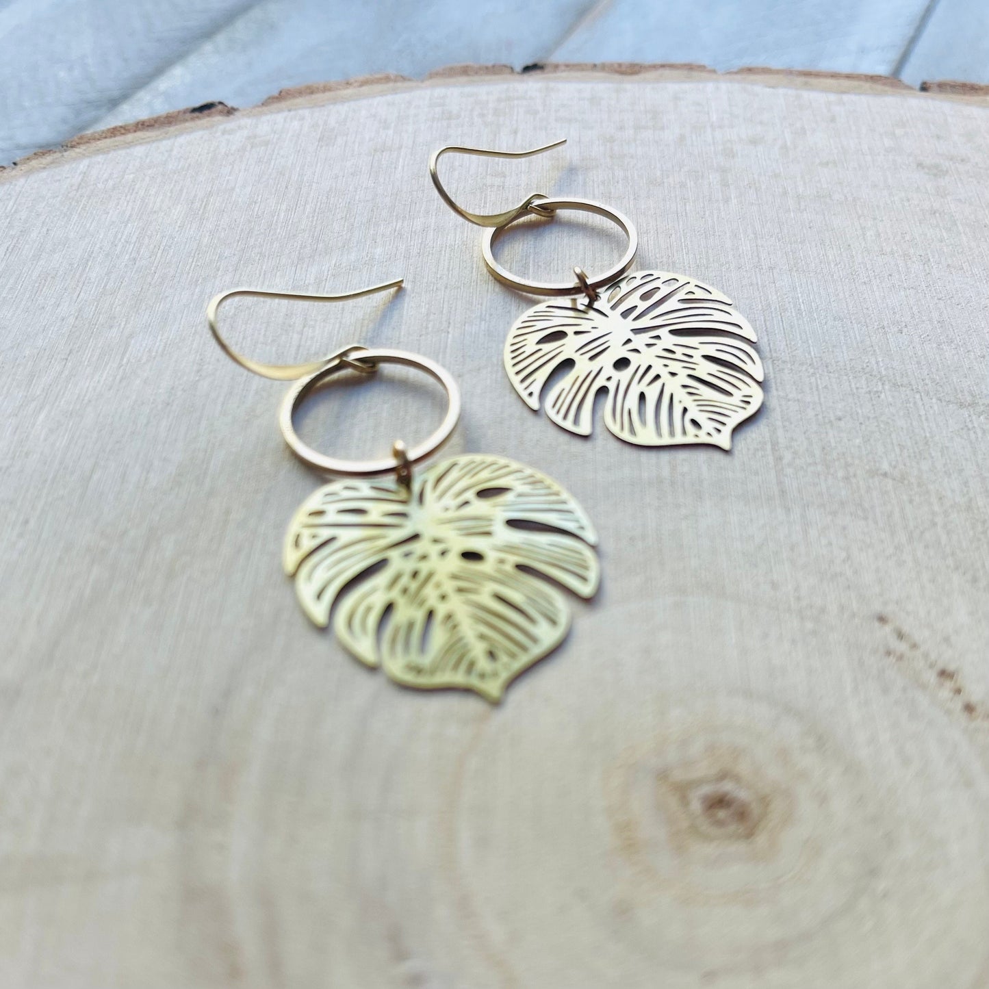 Monstera Earrings, Tropical Plant Earrings, Vacation Jewelry, Brass Dangle Earrings, Anniversary Gift Wife, Bridesmaid Jewelry