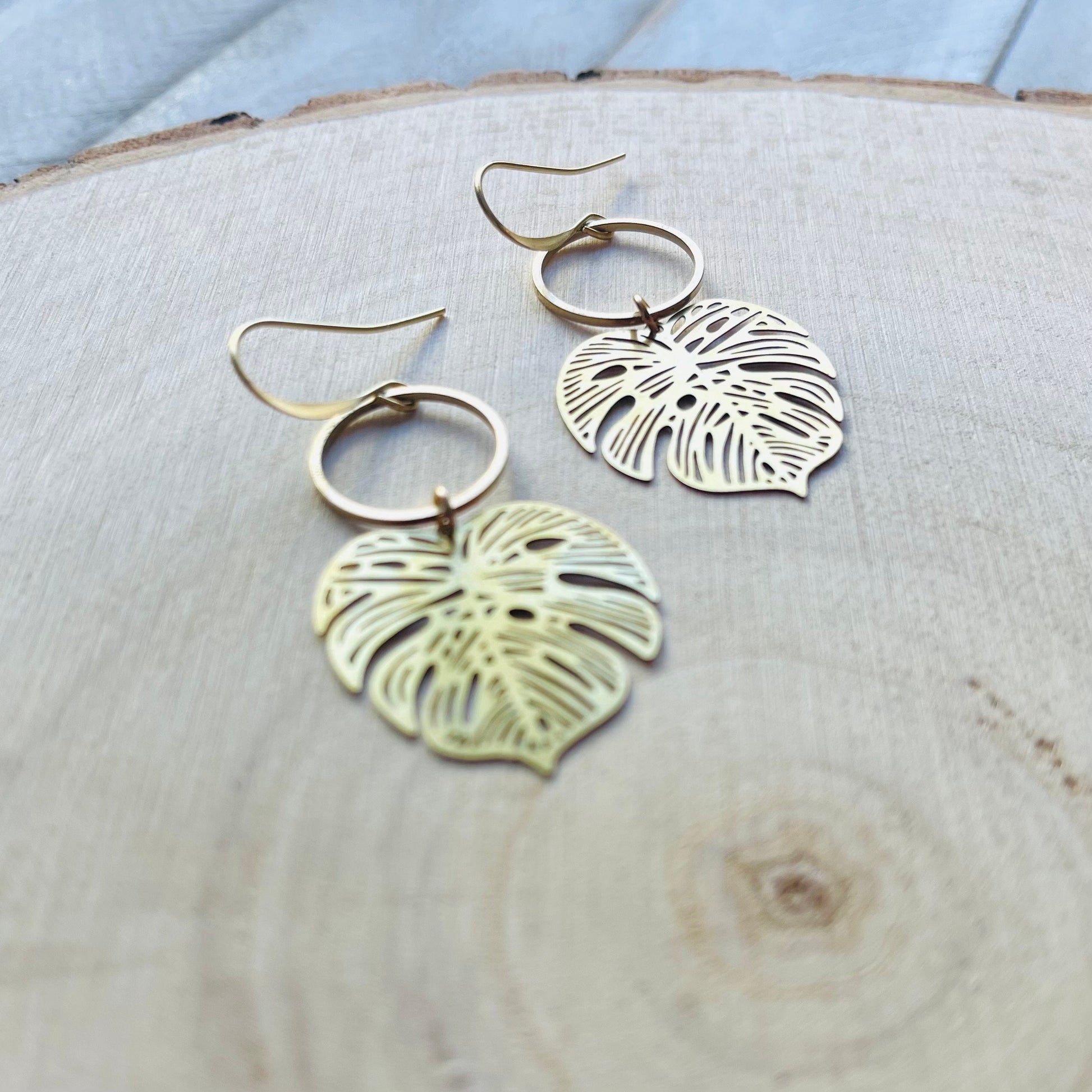 Monstera Earrings, Tropical Plant Earrings, Vacation Jewelry, Brass Dangle Earrings, Anniversary Gift Wife, Bridesmaid Jewelry