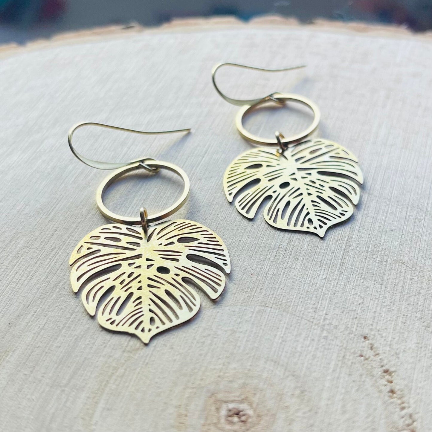 Monstera Earrings, Tropical Plant Earrings, Vacation Jewelry, Brass Dangle Earrings, Anniversary Gift Wife, Bridesmaid Jewelry