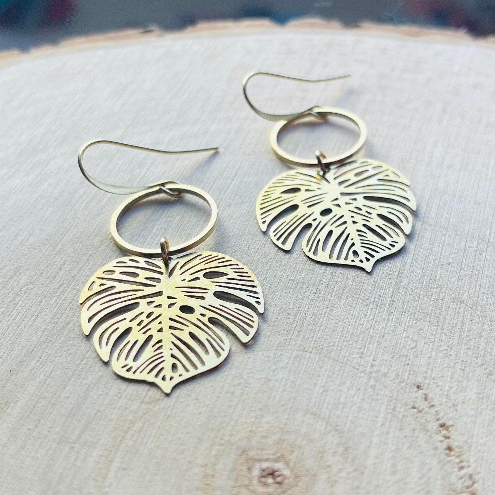 Monstera Earrings, Tropical Plant Earrings, Vacation Jewelry, Brass Dangle Earrings, Anniversary Gift Wife, Bridesmaid Jewelry