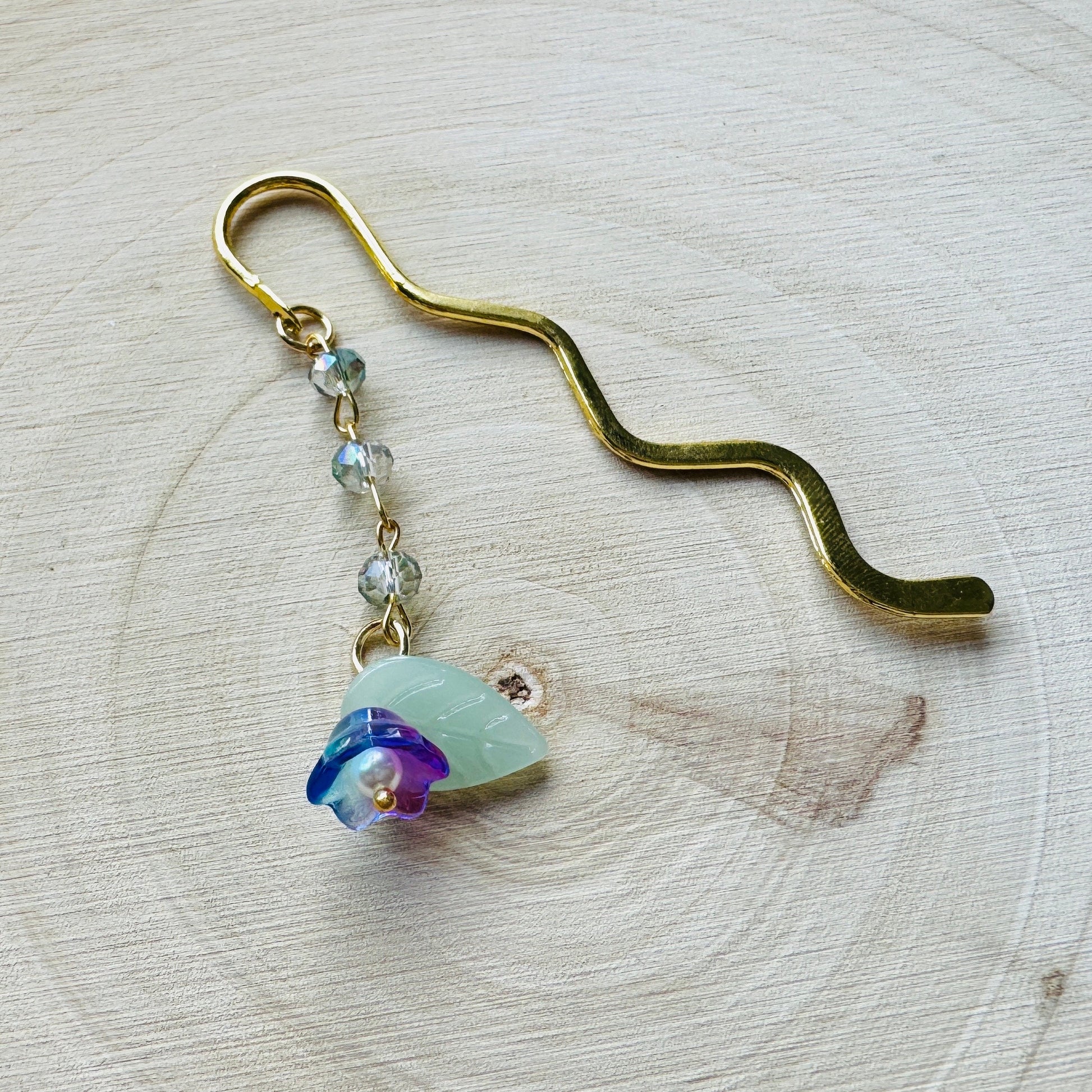 Flower Bookmark, Crystal Bookmark, Cottagecore Bookmark, Bookmark for Women, Book Lover Gift, Unique Gifts for Teachers, Sweet 16 Gift