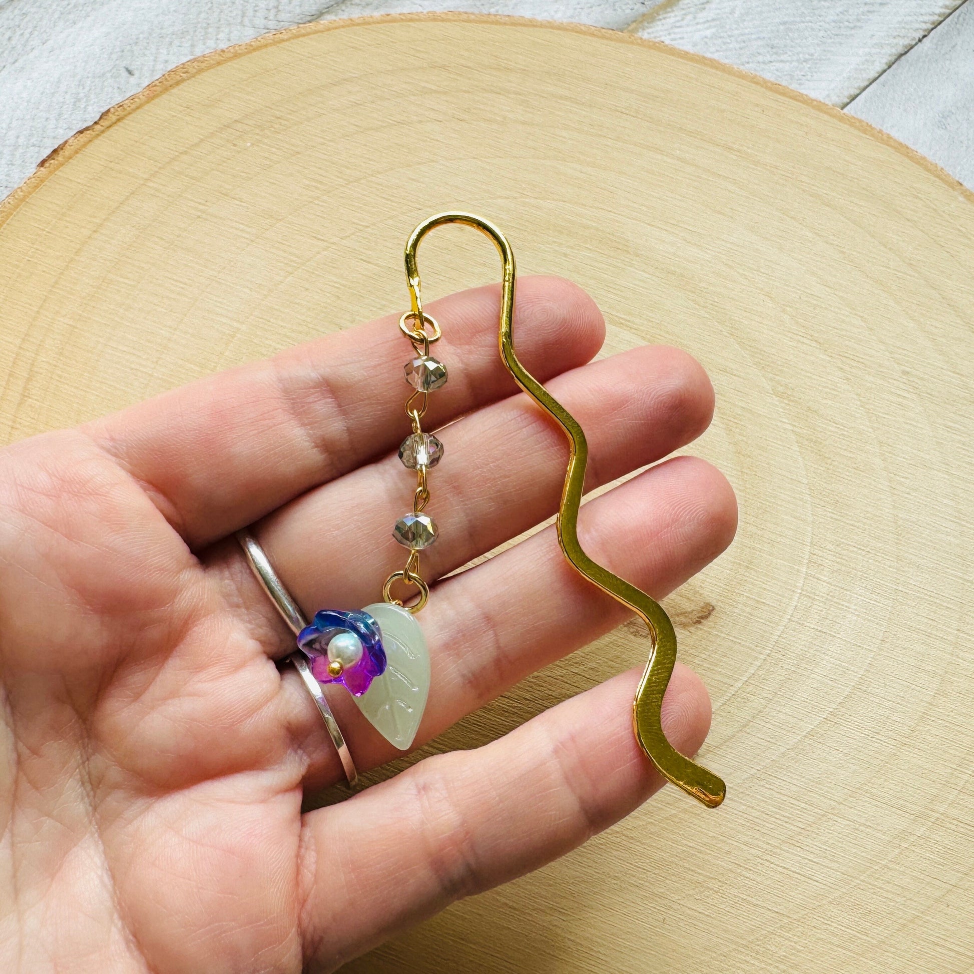 Flower Bookmark, Crystal Bookmark, Cottagecore Bookmark, Bookmark for Women, Book Lover Gift, Unique Gifts for Teachers, Sweet 16 Gift