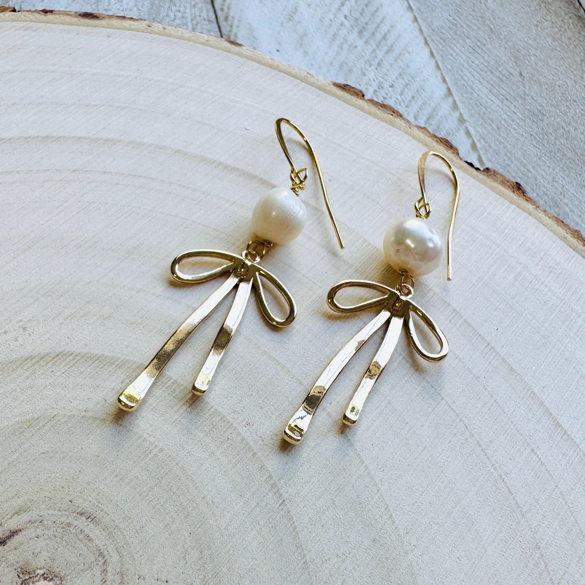 Bow Earrings, Coquette Jewelry, Pearl Earrings, Whimsical Earrings, Trendy Jewelry 2025, Galentines Day Gifts, Valentines Day Gift