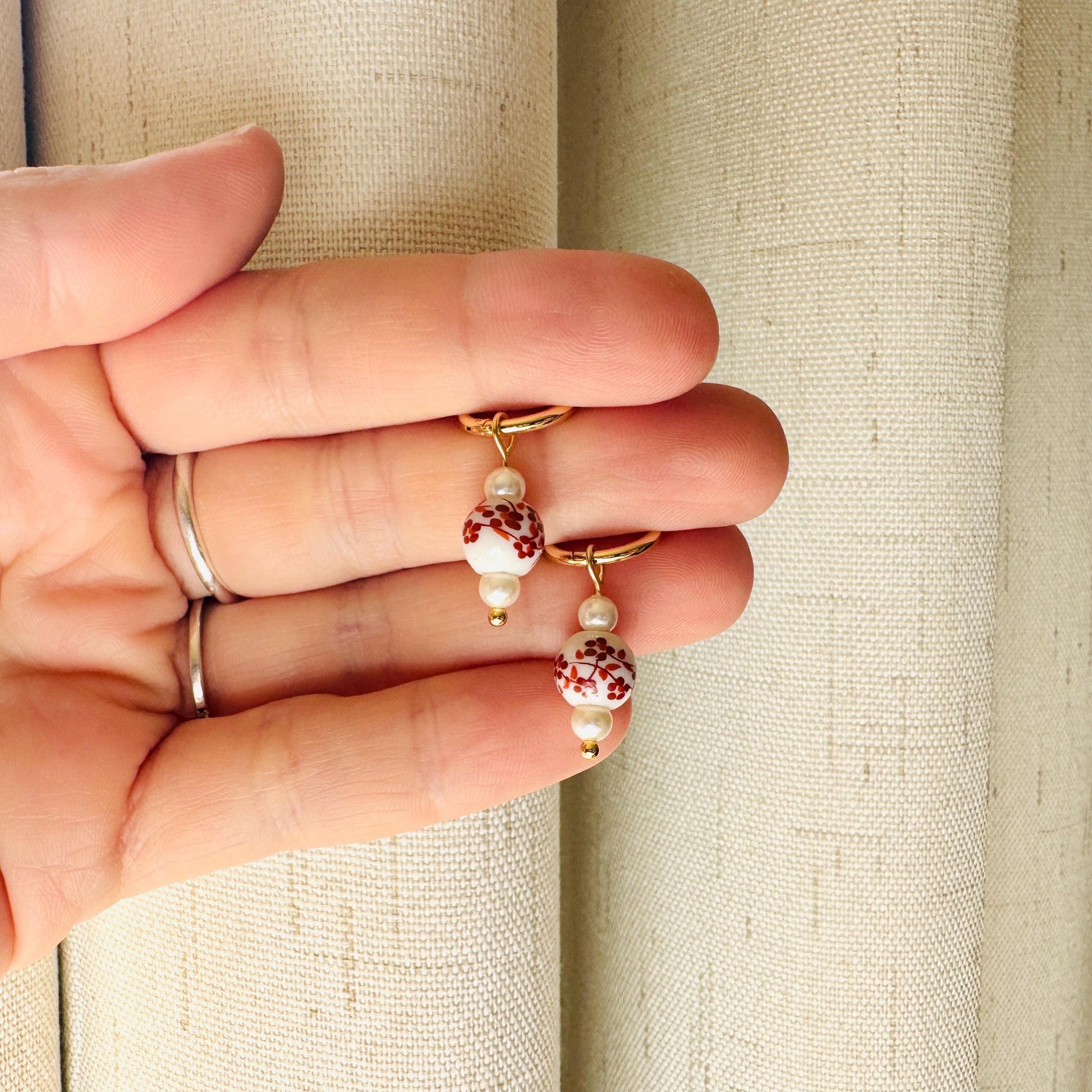 Flower Earrings, Pearl Earrings, Huggie Hoops, Wanderlust Jewelry, Dainty Earrings, Plant Lover Gifts for Sister, Christmas Gifts for Aunt