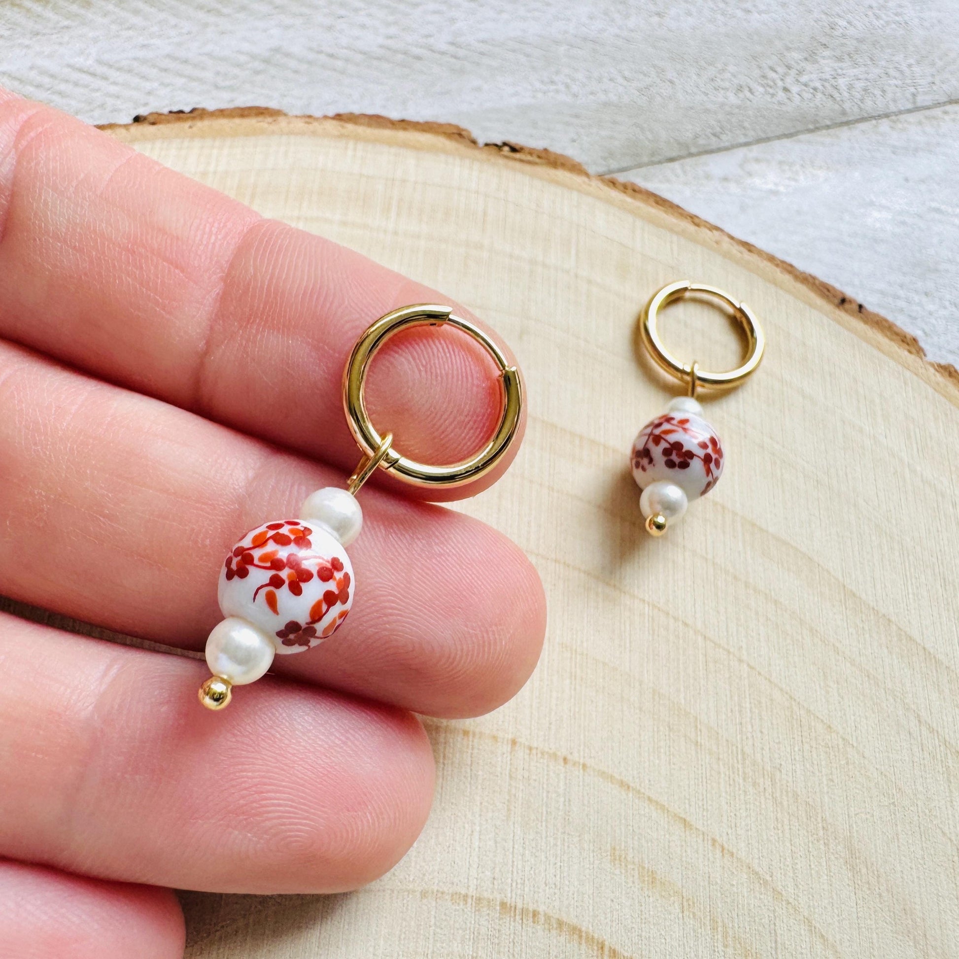 Flower Earrings, Pearl Earrings, Huggie Hoops, Wanderlust Jewelry, Dainty Earrings, Plant Lover Gifts for Sister, Christmas Gifts for Aunt