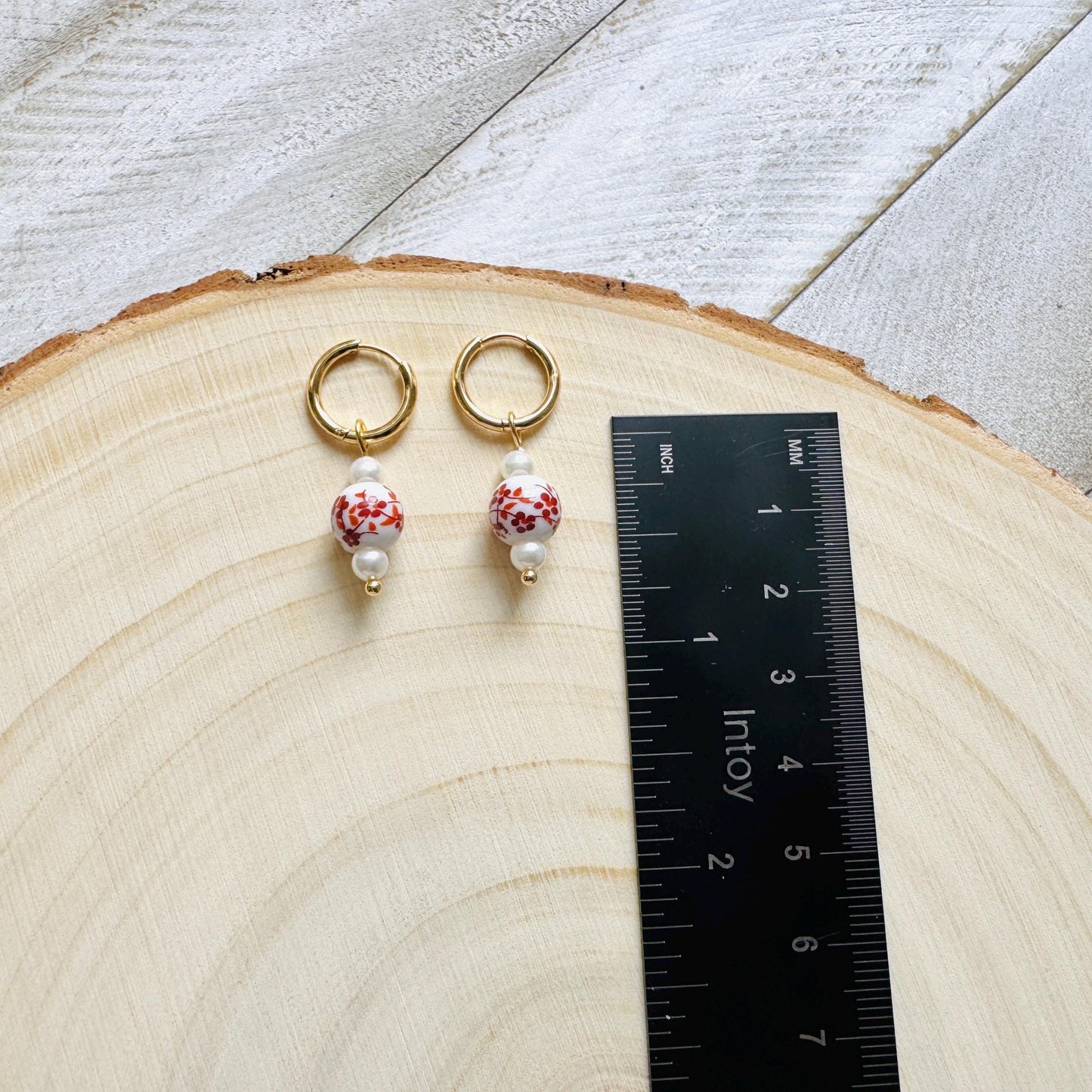 Flower Earrings, Pearl Earrings, Huggie Hoops, Wanderlust Jewelry, Dainty Earrings, Plant Lover Gifts for Sister, Christmas Gifts for Aunt