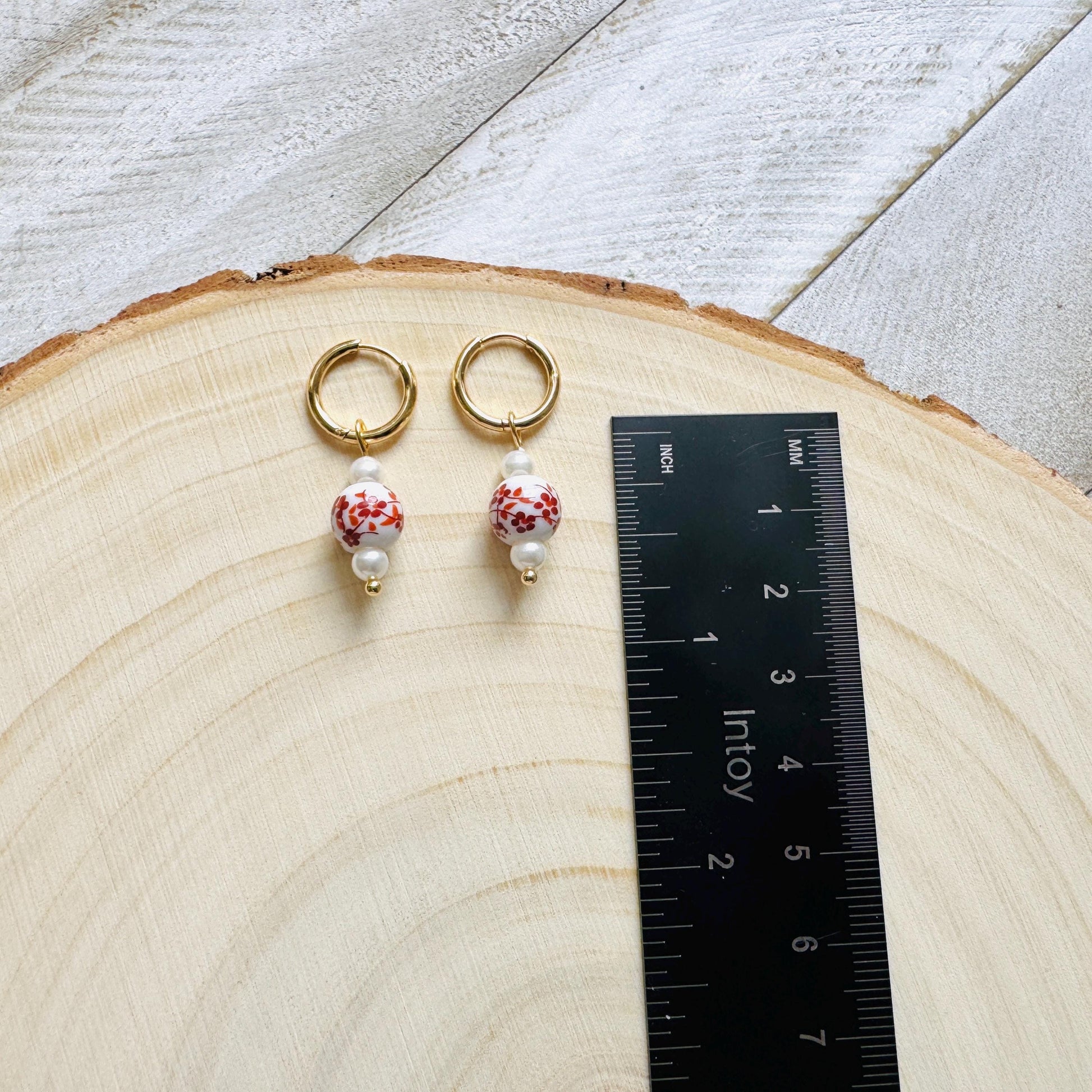Flower Earrings, Pearl Earrings, Huggie Hoops, Wanderlust Jewelry, Dainty Earrings, Plant Lover Gifts for Sister, Christmas Gifts for Aunt