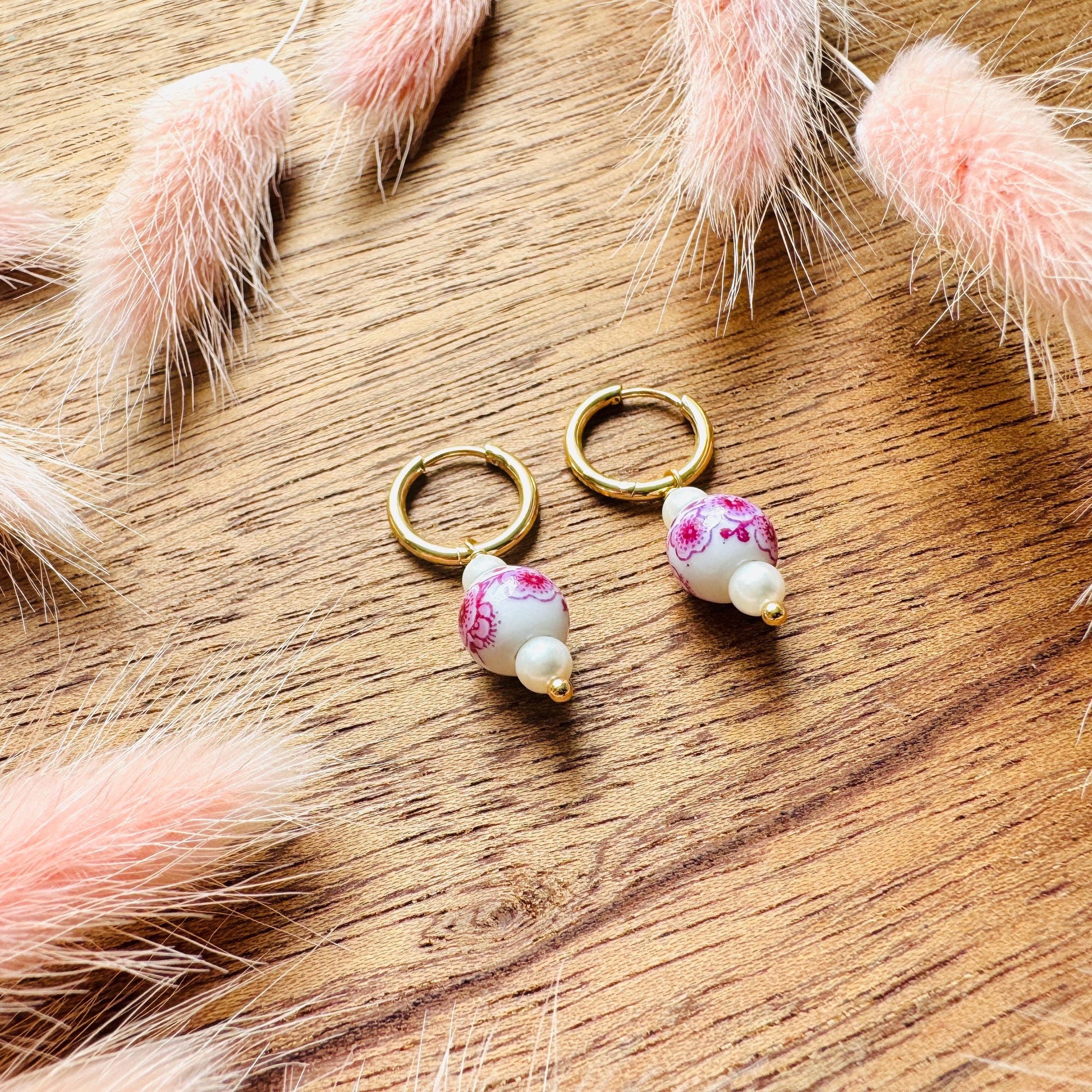 Flower Earrings, Pearl Earrings, Pink Earrings, Huggie Hoops, Dainty Earrings, Plant Lover Gifts for Sister, Love Gifts for Daughter