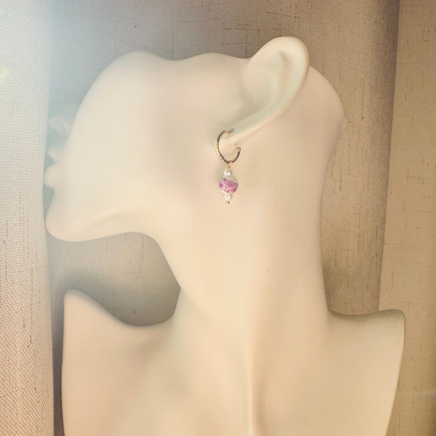 Flower Earrings, Pearl Earrings, Pink Earrings, Huggie Hoops, Dainty Earrings, Plant Lover Gifts for Sister, Love Gifts for Daughter