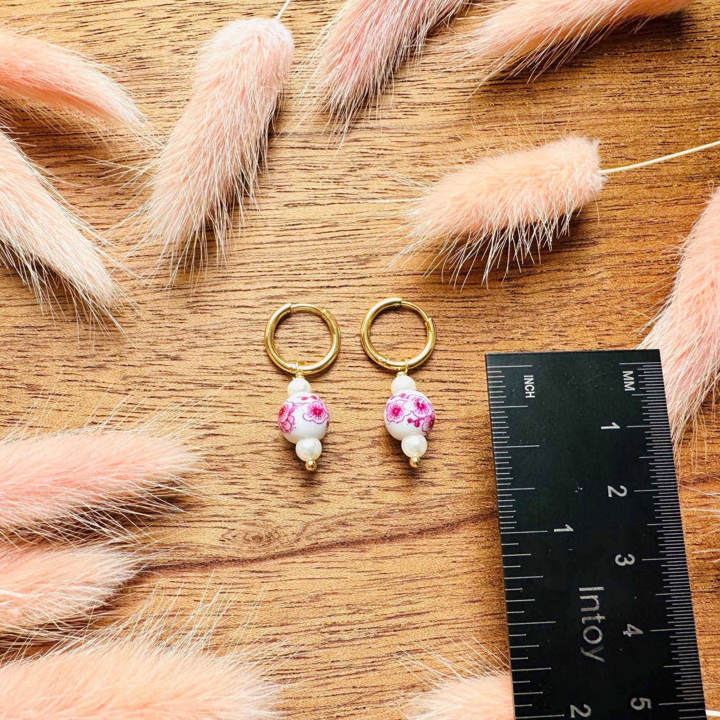 Flower Earrings, Pearl Earrings, Pink Earrings, Huggie Hoops, Dainty Earrings, Plant Lover Gifts for Sister, Love Gifts for Daughter