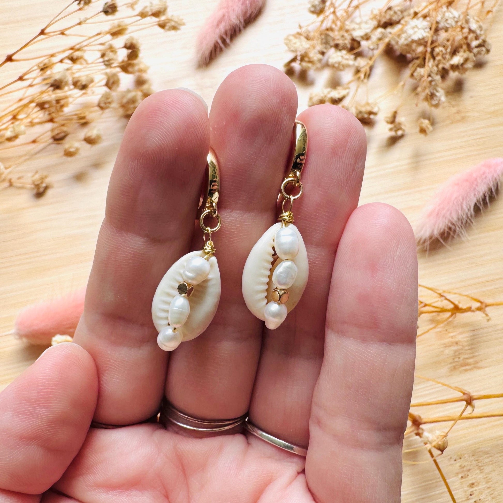 Puka Shell Earrings, Beachy Jewelry, Freshwater Pearl Earrings, Huggie Hoop Jewelry, Trendy Jewelry 2026, Mothers Day Gift Ideas, Boho Chic
