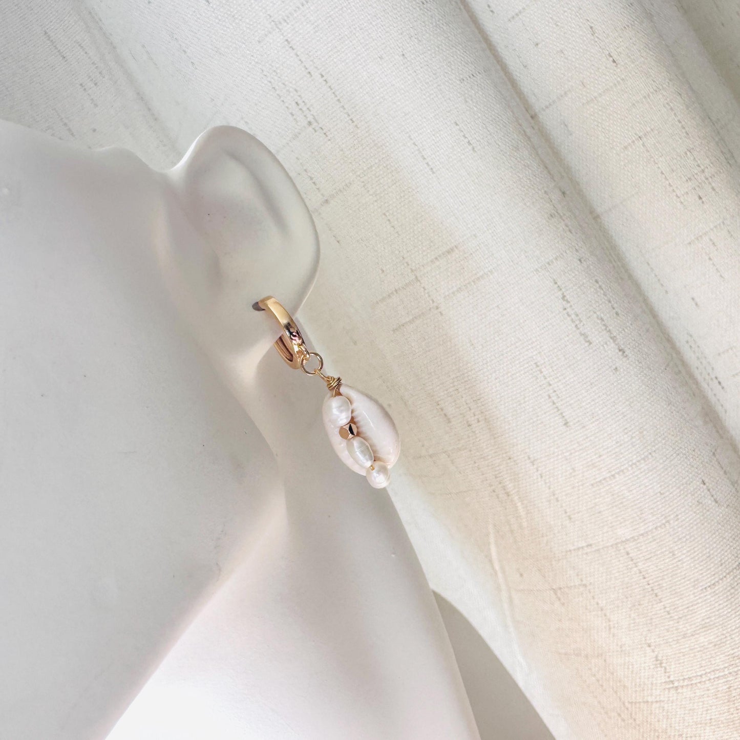 Puka Shell Earrings, Beachy Jewelry, Freshwater Pearl Earrings, Huggie Hoop Jewelry, Trendy Jewelry 2026, Mothers Day Gift Ideas, Boho Chic