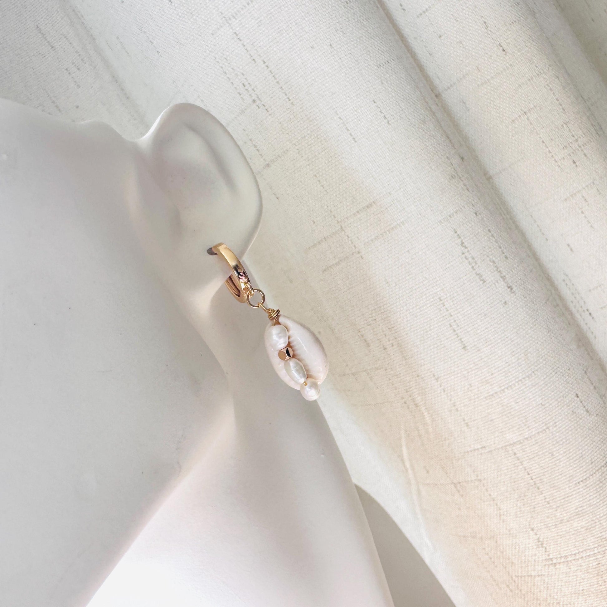 Puka Shell Earrings, Beachy Jewelry, Freshwater Pearl Earrings, Huggie Hoop Jewelry, Trendy Jewelry 2026, Mothers Day Gift Ideas, Boho Chic