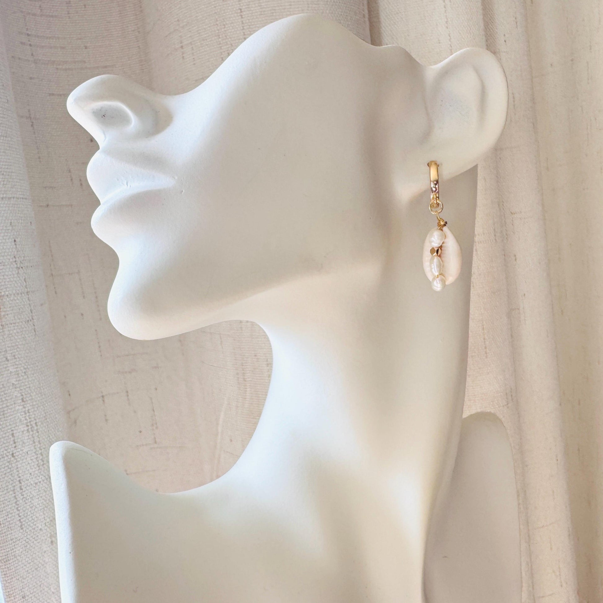 Puka Shell Earrings, Beachy Jewelry, Freshwater Pearl Earrings, Huggie Hoop Jewelry, Trendy Jewelry 2026, Mothers Day Gift Ideas, Boho Chic