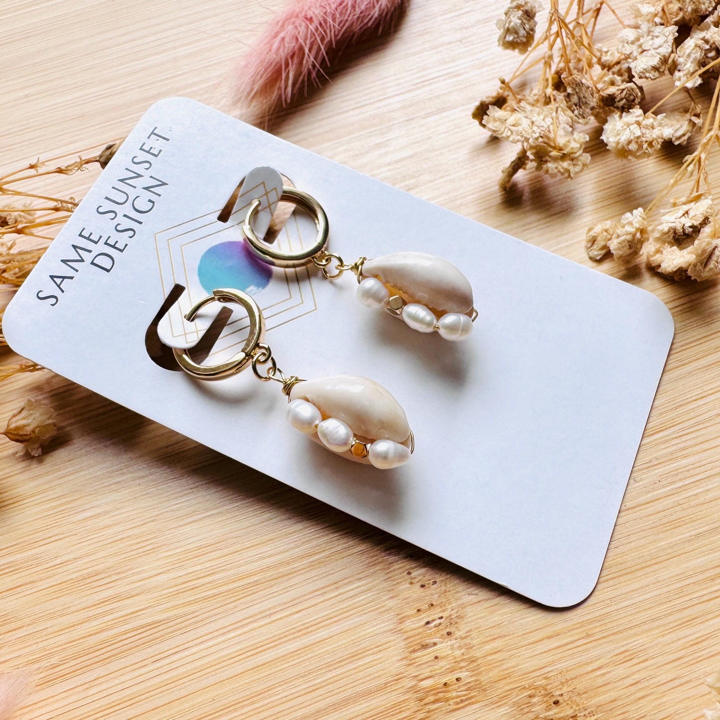 Puka Shell Earrings, Beachy Jewelry, Freshwater Pearl Earrings, Huggie Hoop Jewelry, Trendy Jewelry 2026, Mothers Day Gift Ideas, Boho Chic
