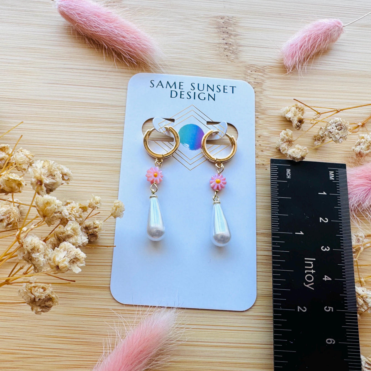 Flower Earrings, Daisy Earrings, Huggie Hoop Earrings, Botanical Earrings, Cottagecore Jewelry, Anniversary Gift for Girlfriend, Pink