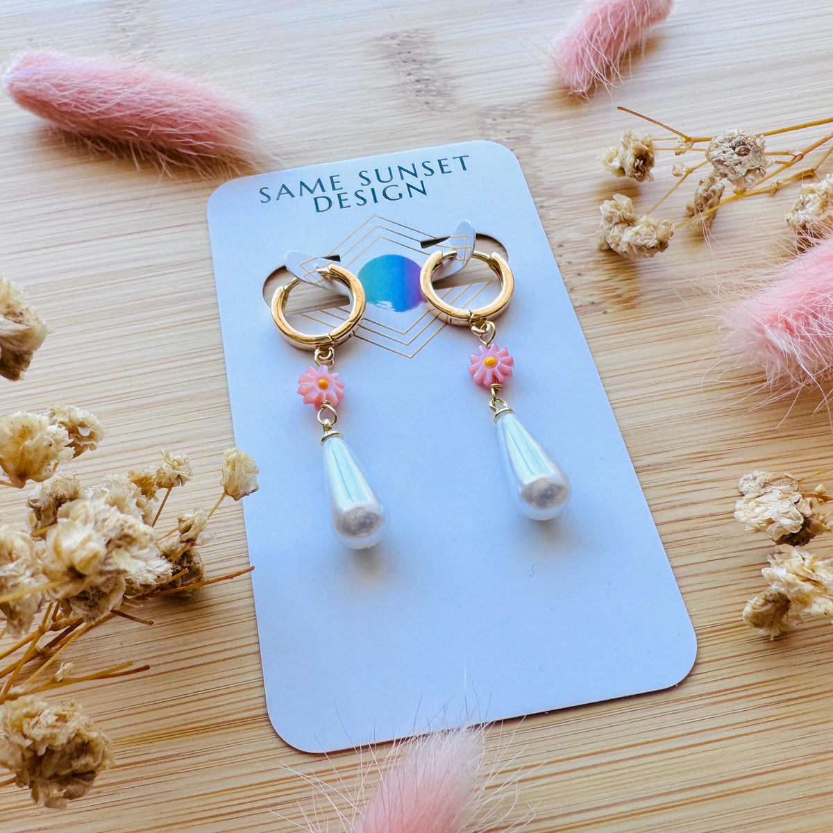Flower Earrings, Daisy Earrings, Huggie Hoop Earrings, Botanical Earrings, Cottagecore Jewelry, Anniversary Gift for Girlfriend, Pink
