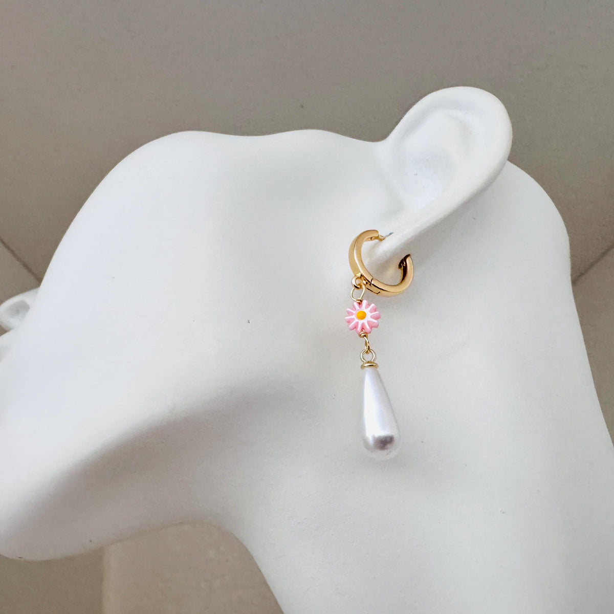 Flower Earrings, Daisy Earrings, Huggie Hoop Earrings, Botanical Earrings, Cottagecore Jewelry, Anniversary Gift for Girlfriend, Pink