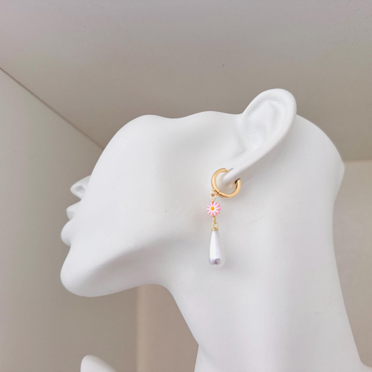 Flower Earrings, Daisy Earrings, Huggie Hoop Earrings, Botanical Earrings, Cottagecore Jewelry, Anniversary Gift for Girlfriend, Pink